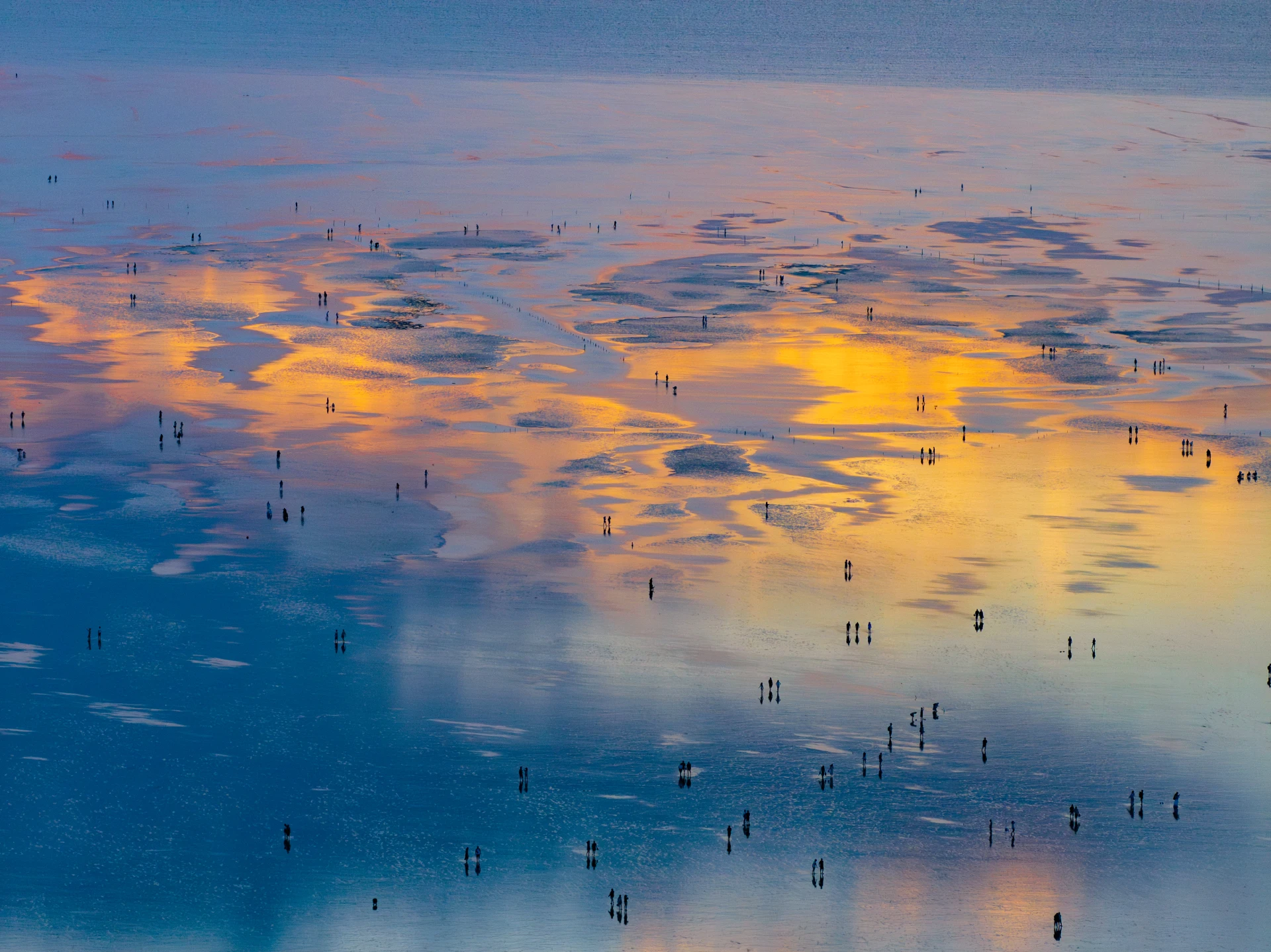 上海的天空之镜,像极了一幅幅水彩画!